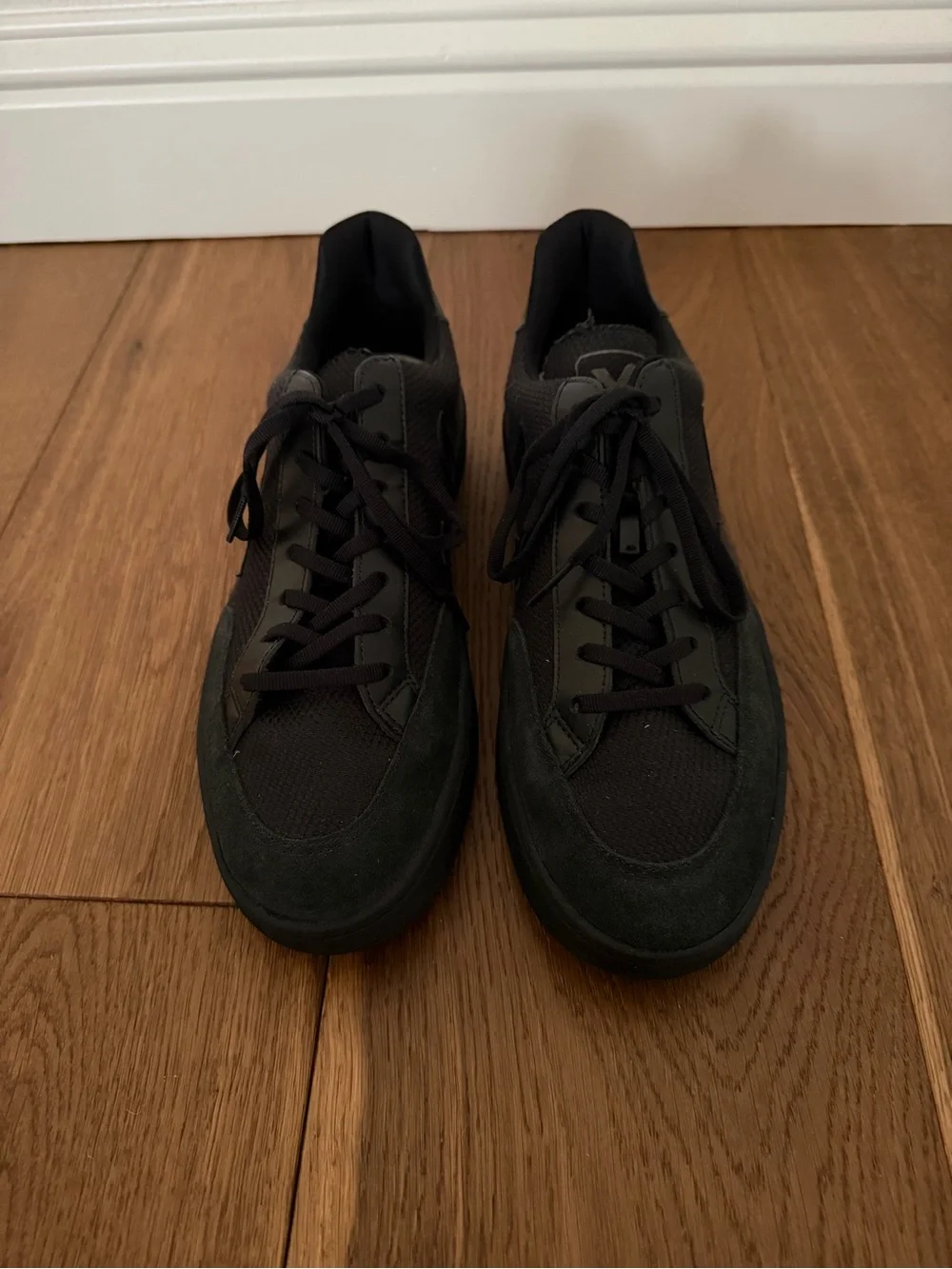Veja V-12 B-Mesh Men's Sneakers - Black. Size US 10.